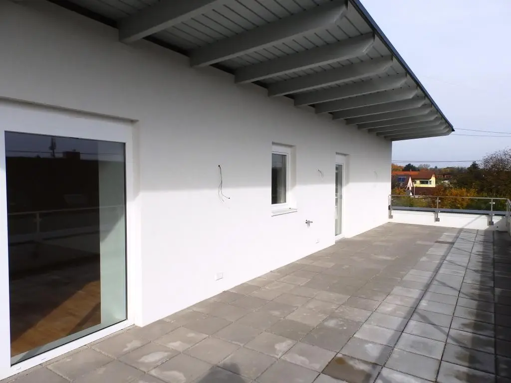 Tolle Penthousewohnung mit großzügiger Dachterrasse inkl. 2 PKW Stellplätze mit evtl. Stromanschluss