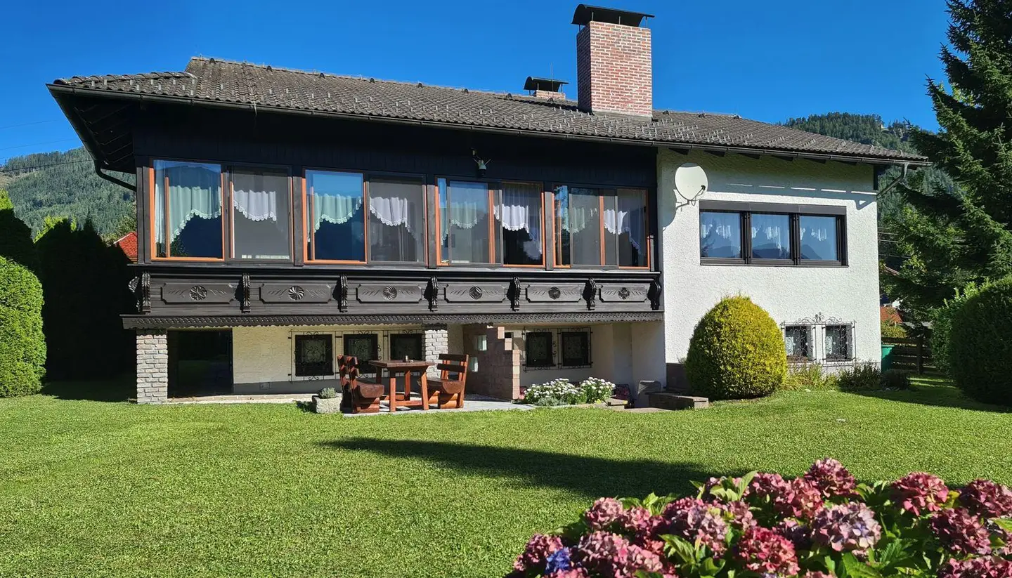 Sunny retreat with winter garden and mountain view Ferienwohnung