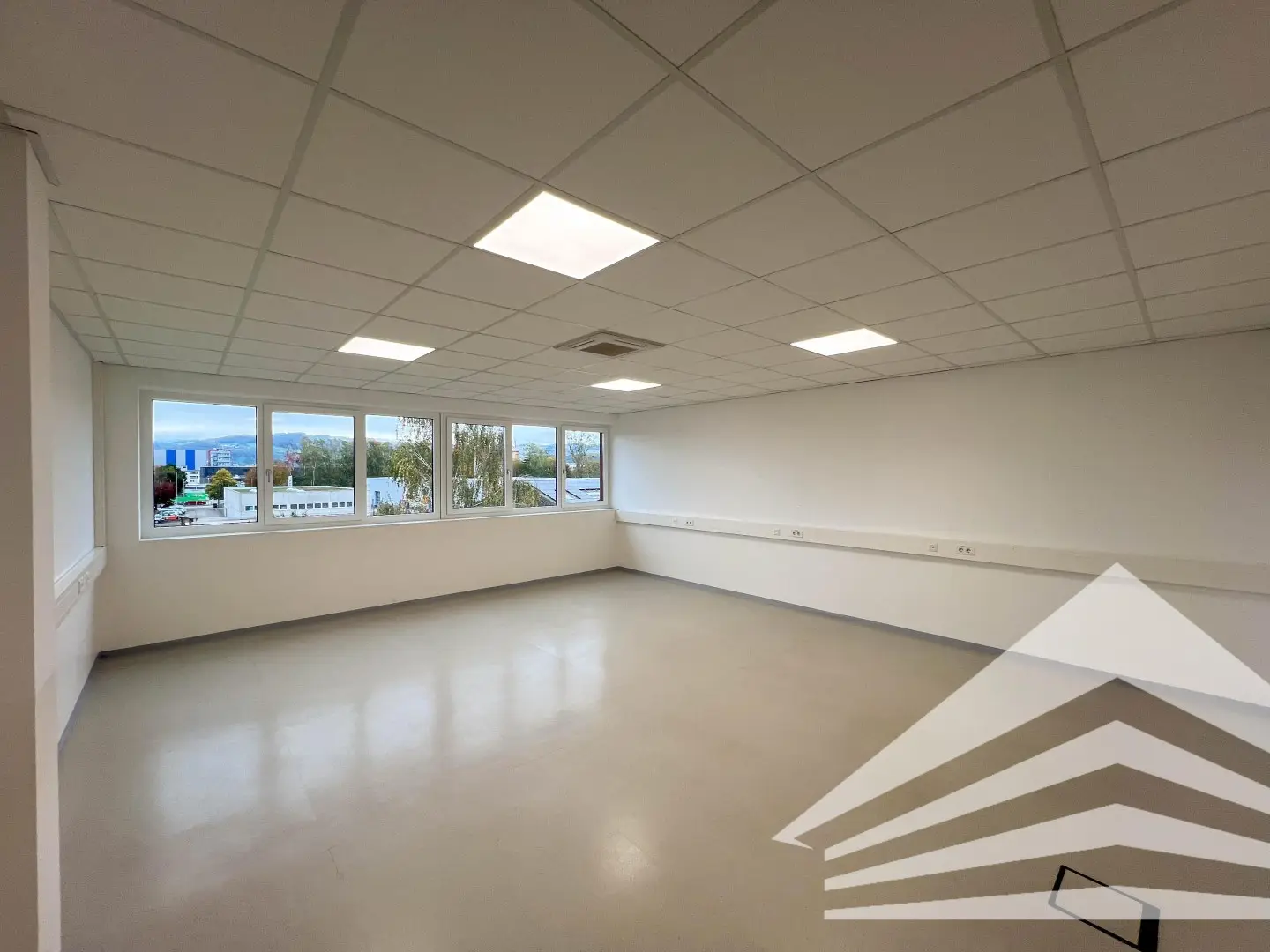 Air conditioned loft apartment with photovoltaics and parking