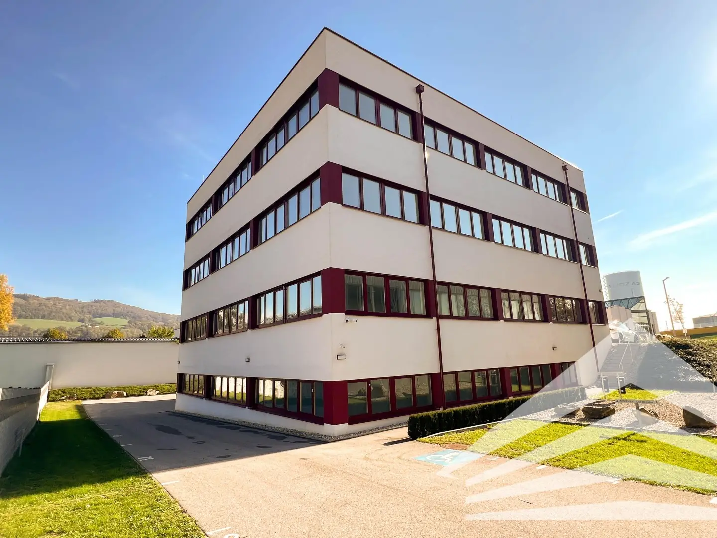 Air conditioned loft apartment with photovoltaics and parking