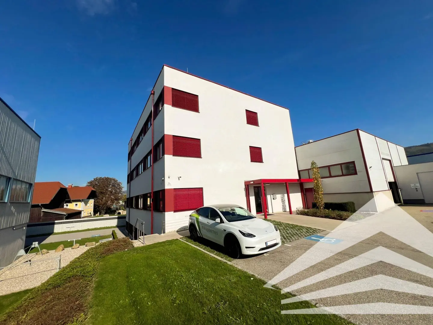 Climate controlled Neubauwohnung with photovoltaic and parking