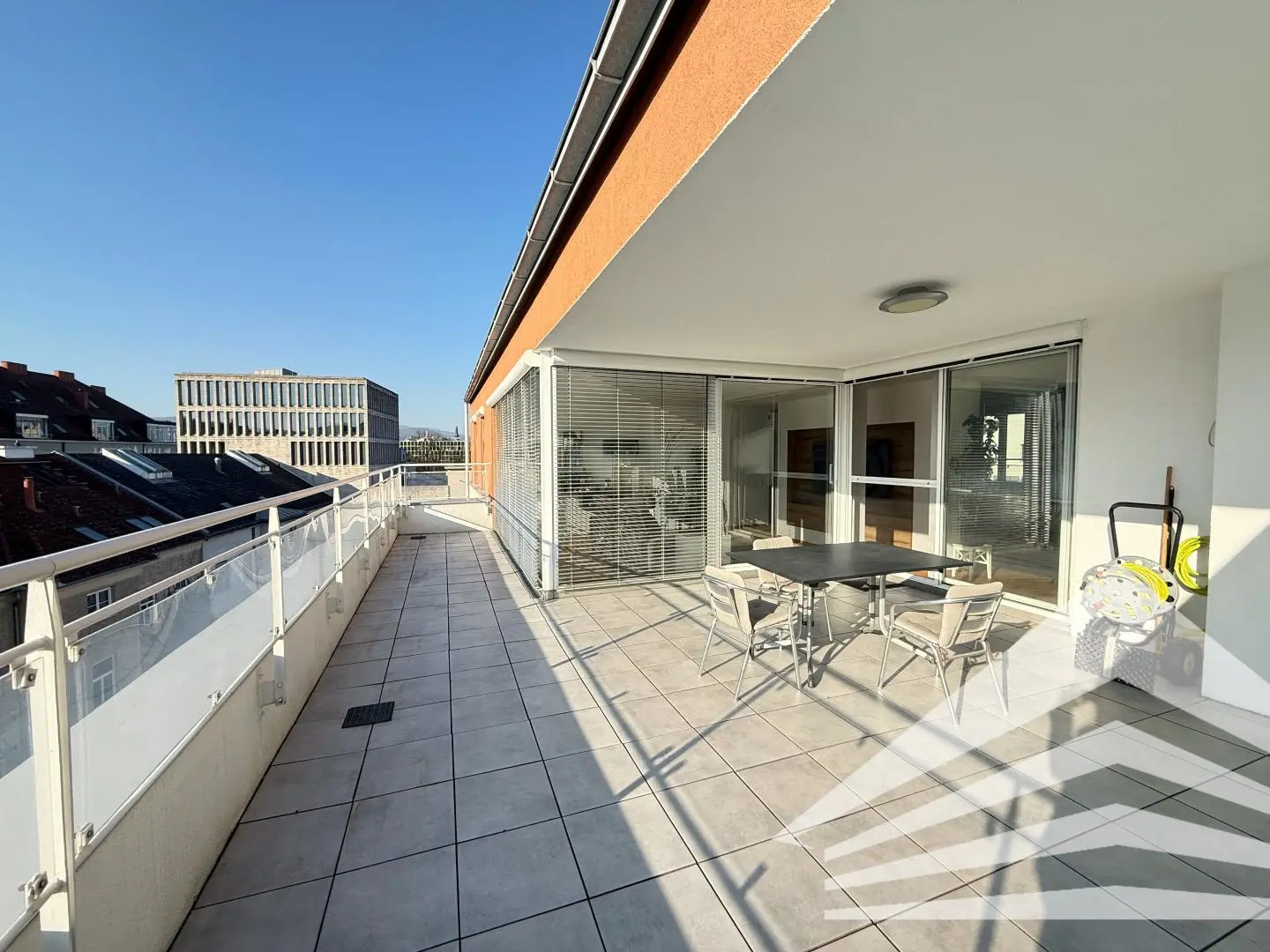 135 m² Penthouse mit 49 m² Terrasse und Top-Ausstattung in der Innenstadt