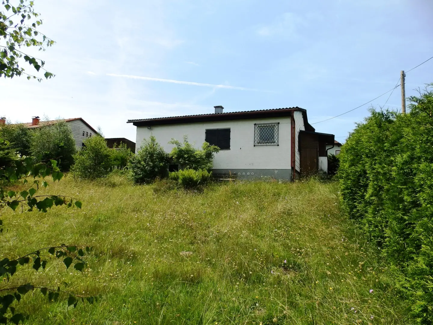 Family apartment with large plot and building permit