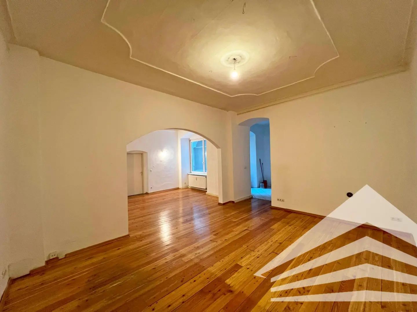 Loft apartment with atelier character at the main square