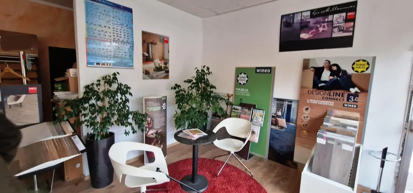 Anlegerwohnung mit Schaufensterfront und großem Lager