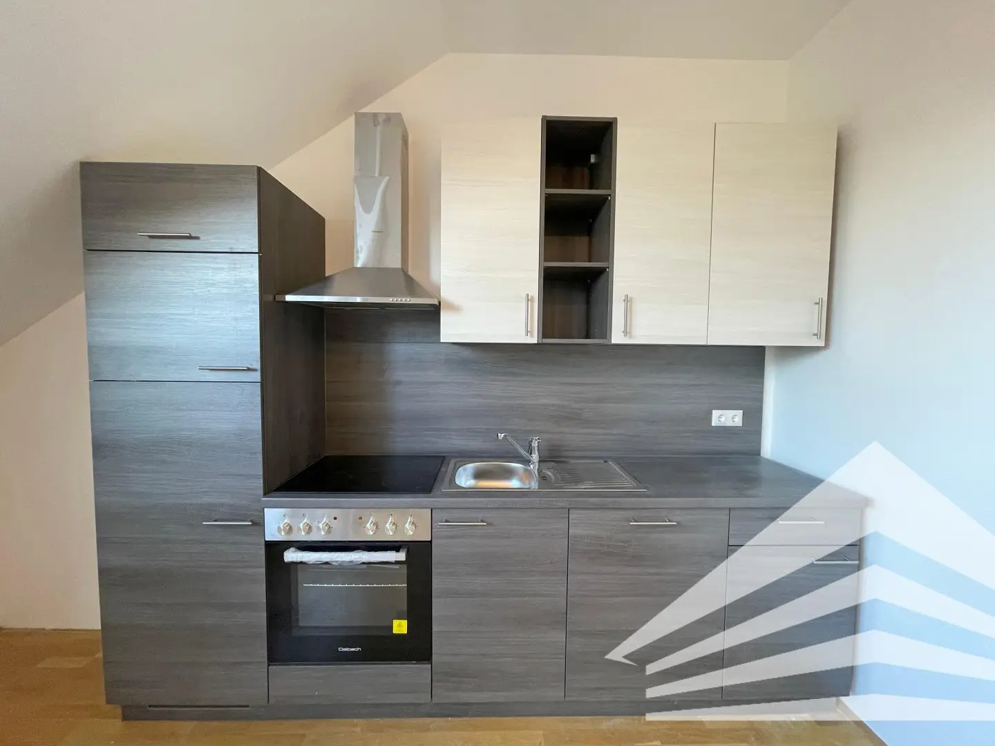 Klimatisierte Dachgeschosswohnung mit Gemeinschaftsgarten