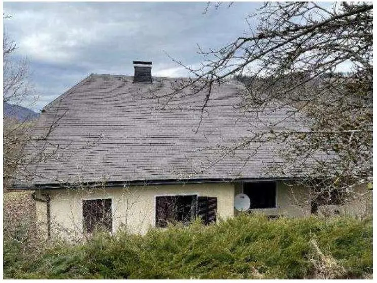 Renovation project family apartment with extensive grounds and garage