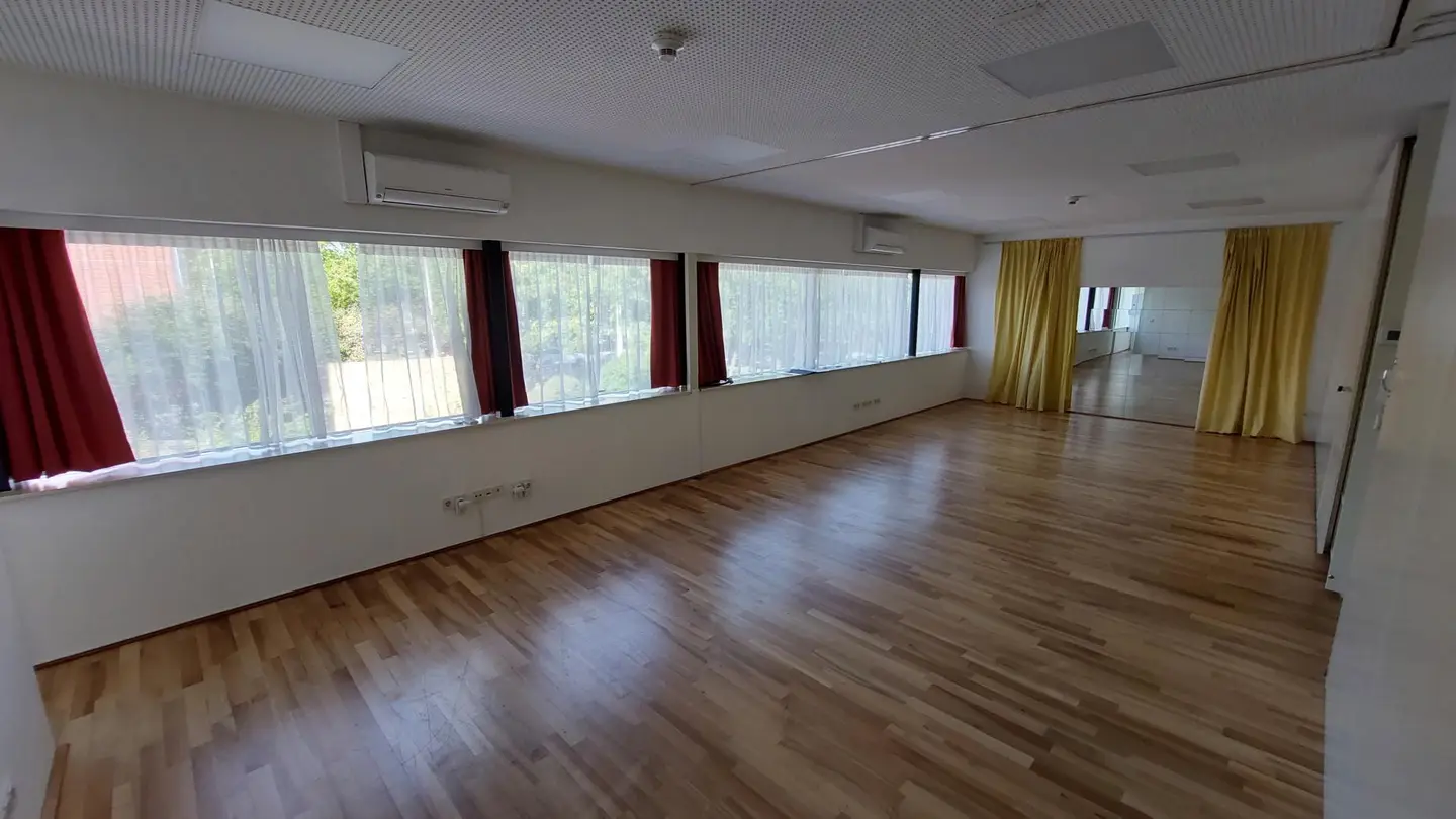 Air conditioned space with free parking Loftwohnung