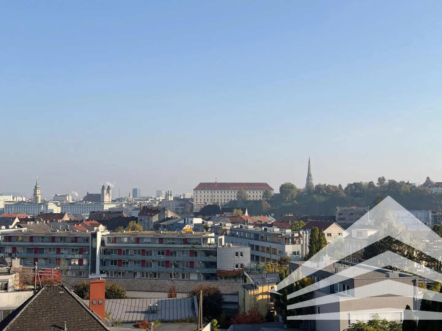 Lichtdurchflutete Wohnung mit Privatgarten und Schlossblick