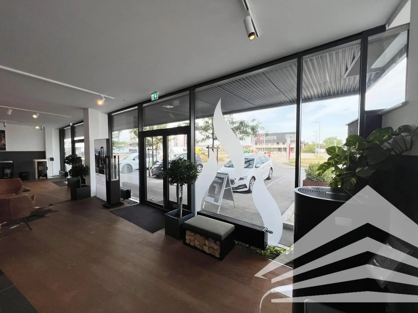 Air conditioned apartment with parking at Doppl Center