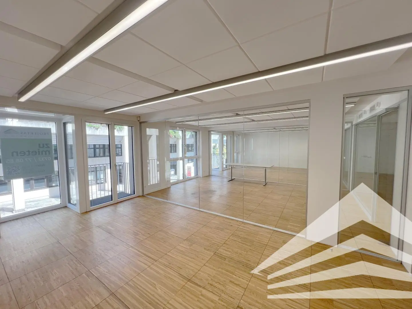 High quality representative apartment with balcony and lift