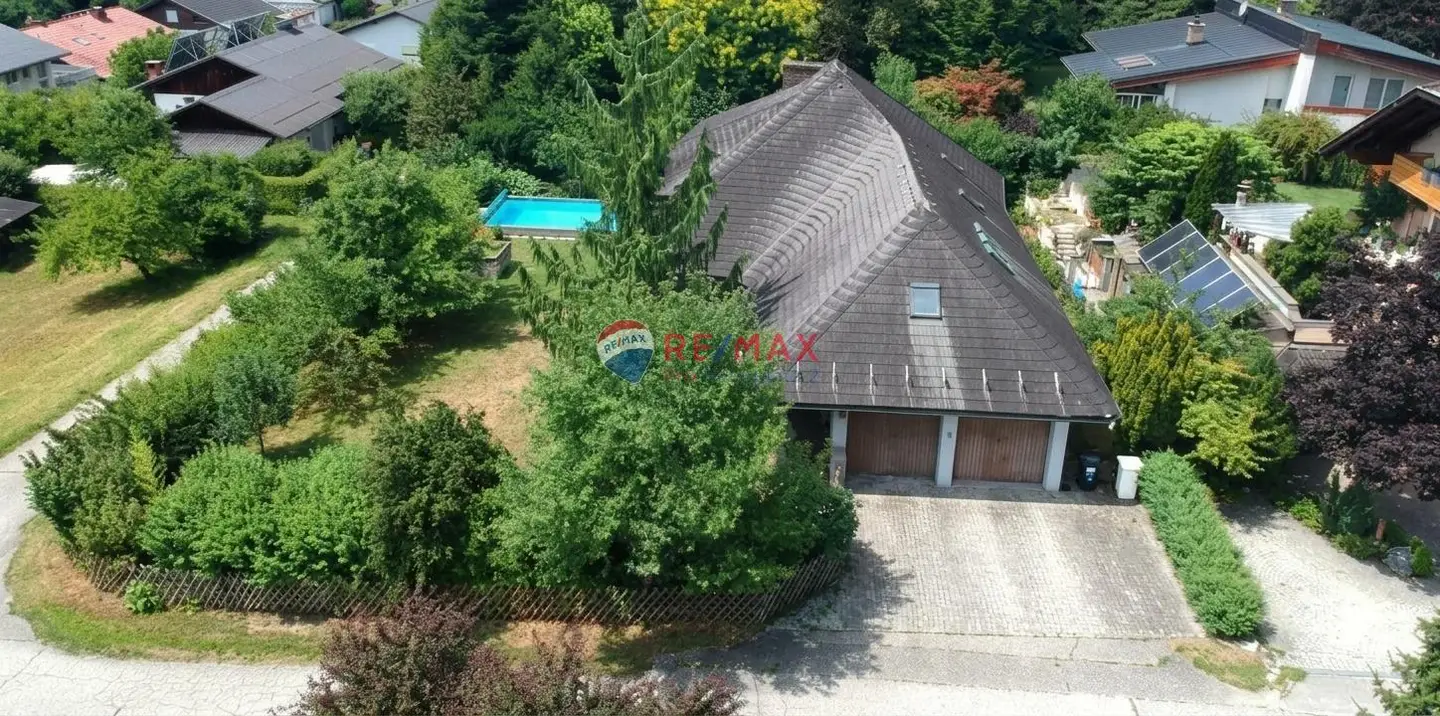 Peaceful setting with pool and Karawanken view family apartment