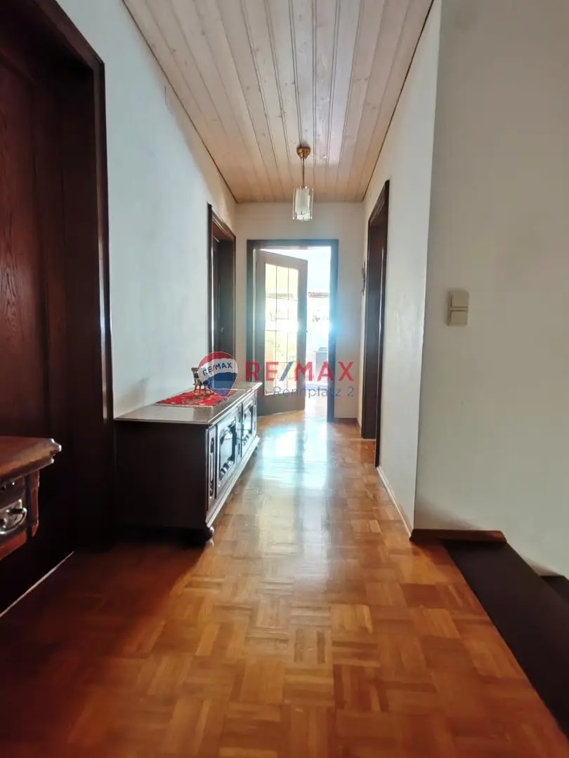 Peaceful setting with pool and Karawanken view family apartment