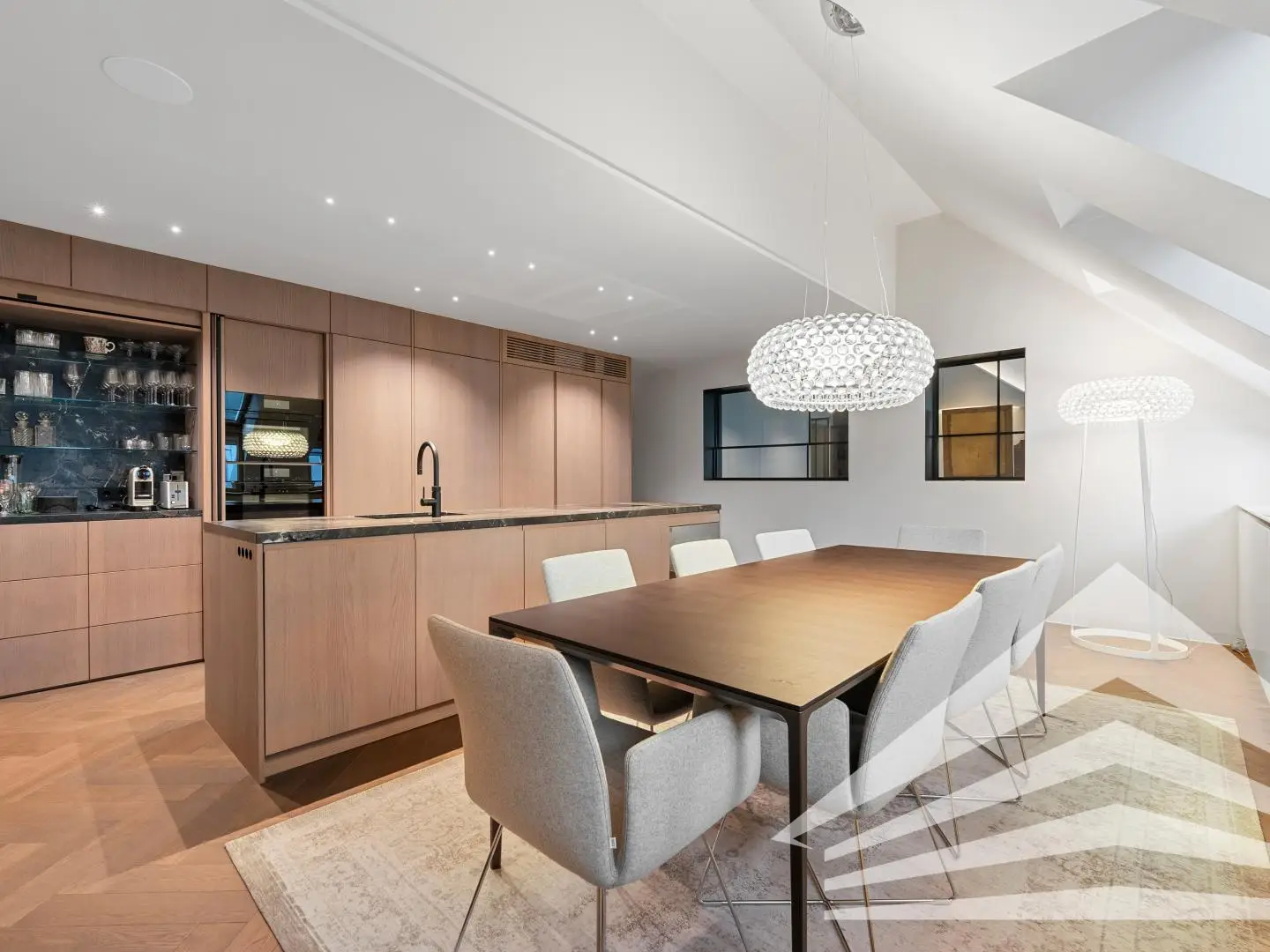 Design Penthouse mit Dachterrasse und Domblick