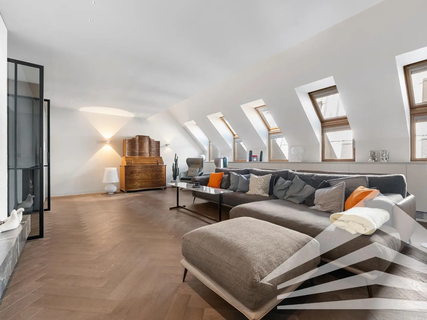 Design penthouse with roof terrace and cathedral view