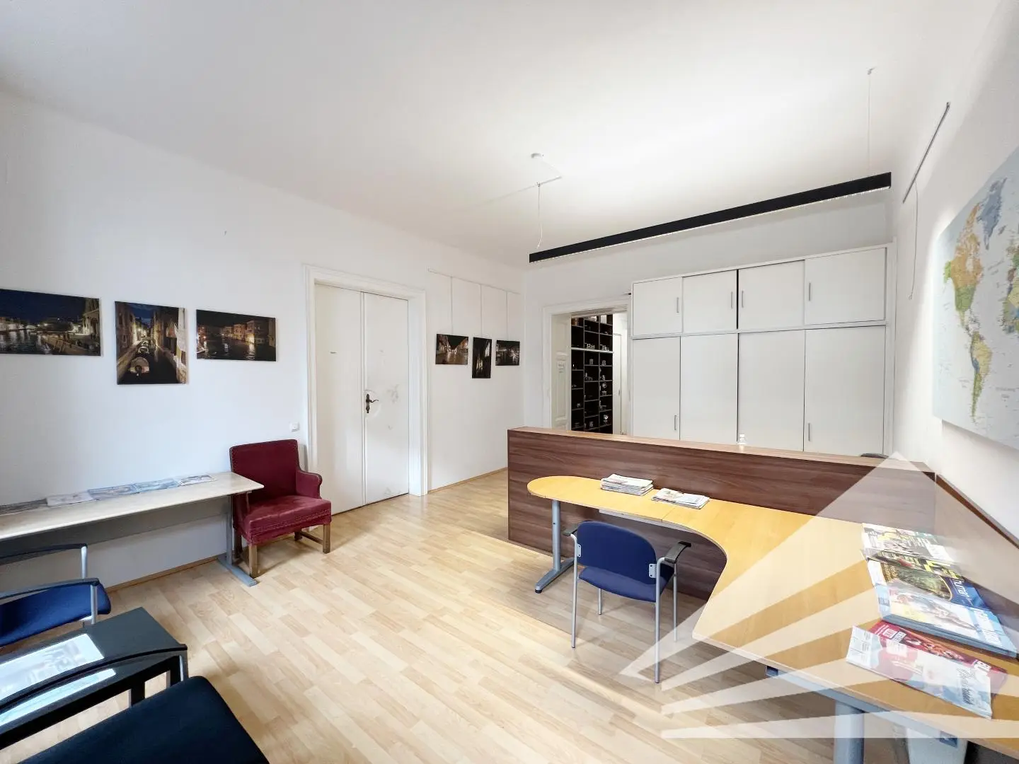 Bright practice rooms with tea kitchen ideal for therapists Wohnung