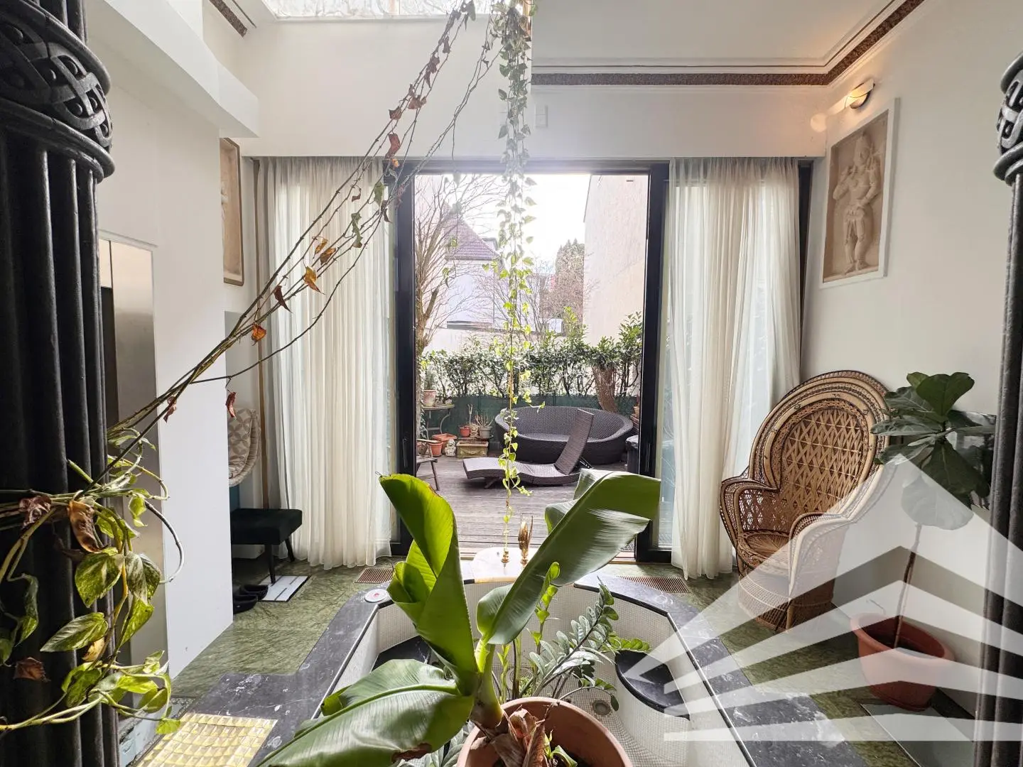 Extravagante Altbau Maisonettewohnung mit Wintergarten