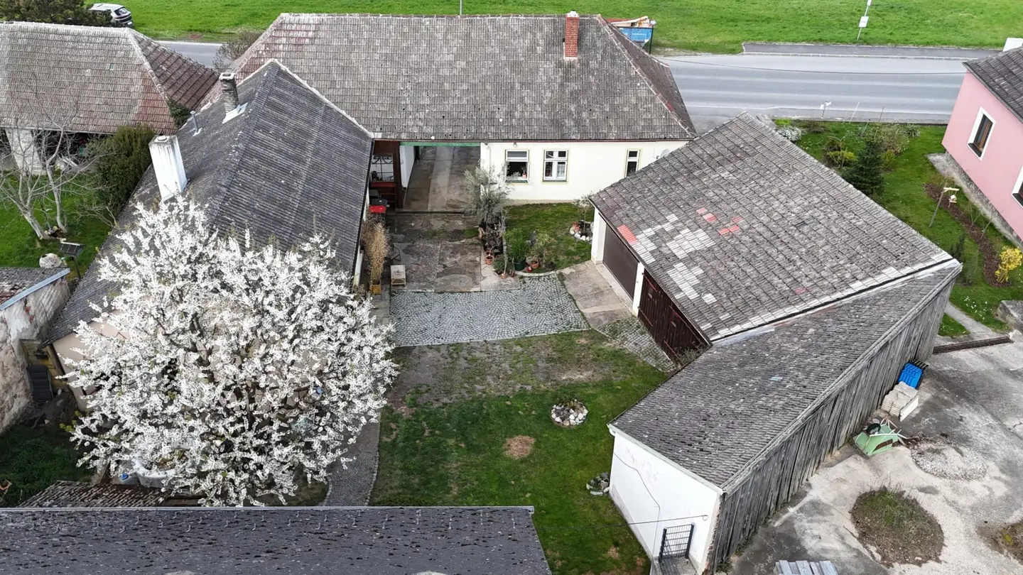 Bauernhaus uneinsehbarem Innenhof und Garten