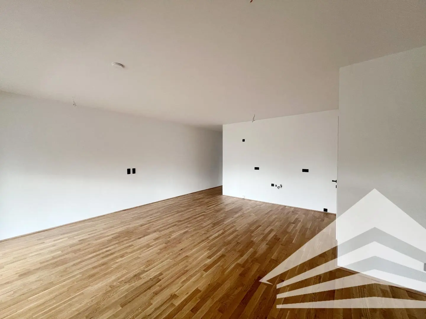 ERSTBEZUG in ENNS: Hochwertige 3 Zimmerwohnung mit großem Balkon! 1 TG-Platz inklusive!
