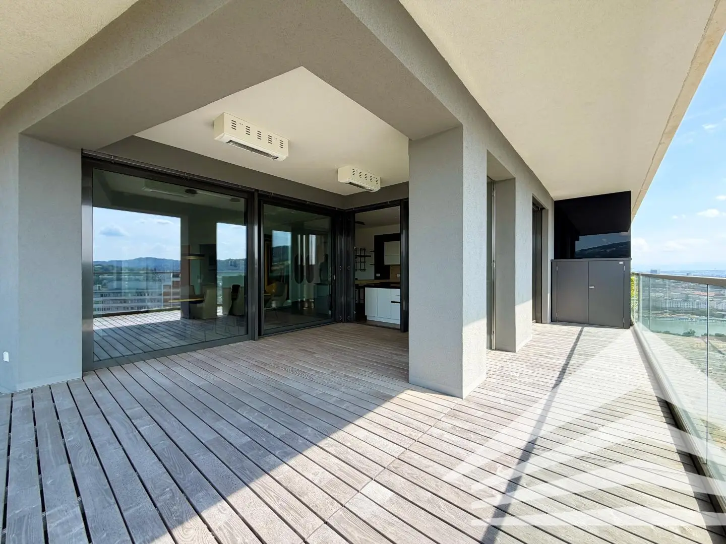 Luftige Wohnung mit Panorama Terrasse und Concierge