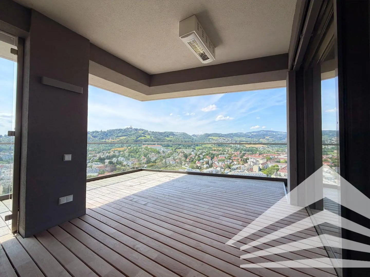 Luftige Wohnung mit Panorama Terrasse und Concierge
