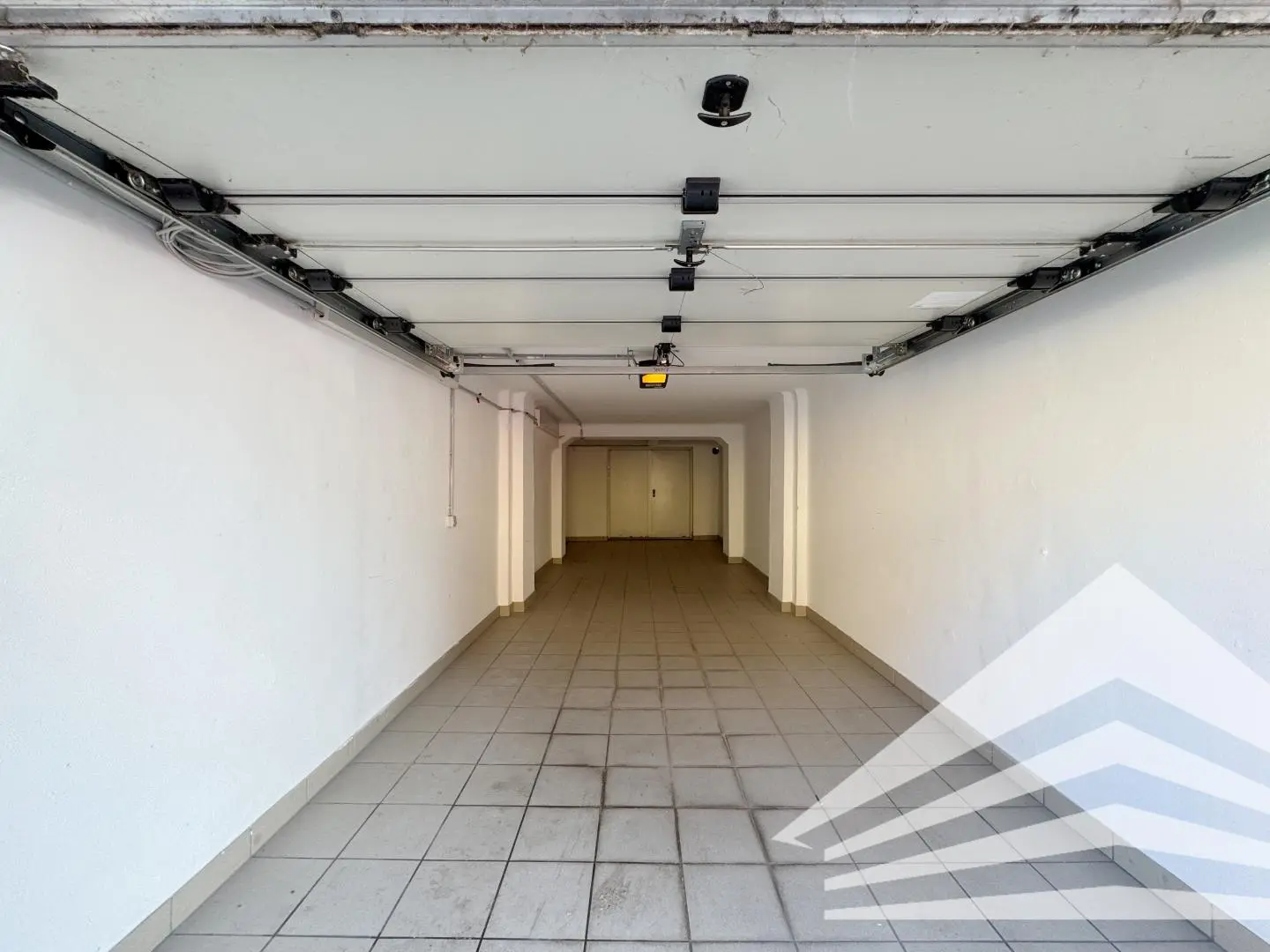 Tandem garage weather protected and lockable Wohnung