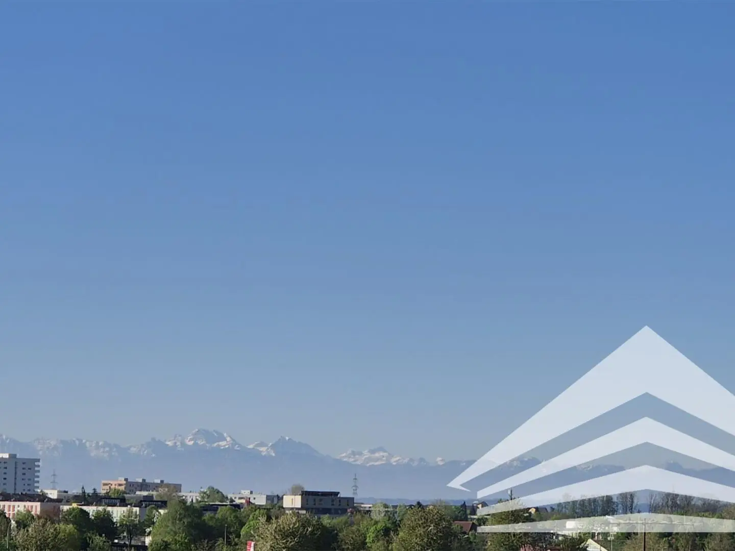 Sunny hillside with mountain view Wohnung