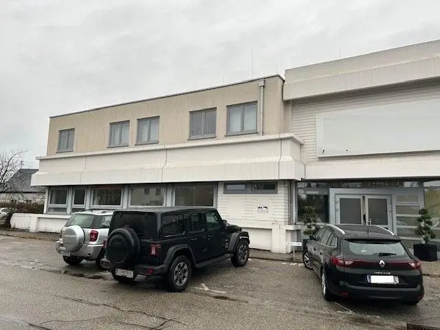 Verkehrsgünstiges Gewerbelager mit Büro Loftwohnung