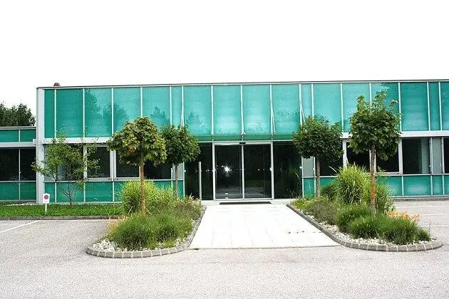Loftwohnung in Gewerbegebiet with crane and air conditioning