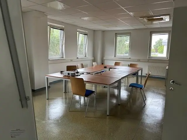 Helle Bürofläche mit Balkon und Klimaanlage Wohnung