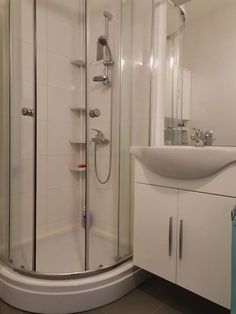 Renovierte Wohnung mit Loggia und hochwertiger Küche