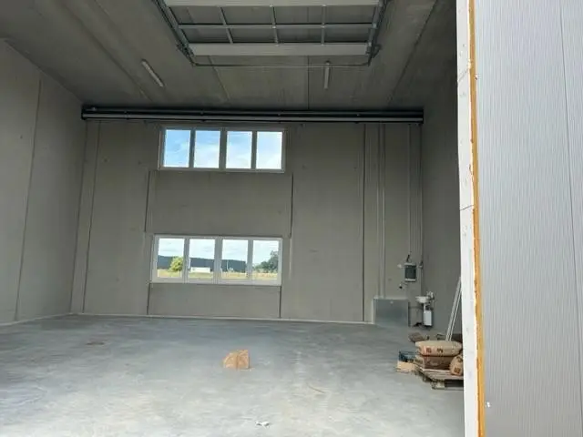 New loft apartment with high ceilings and on site parking
