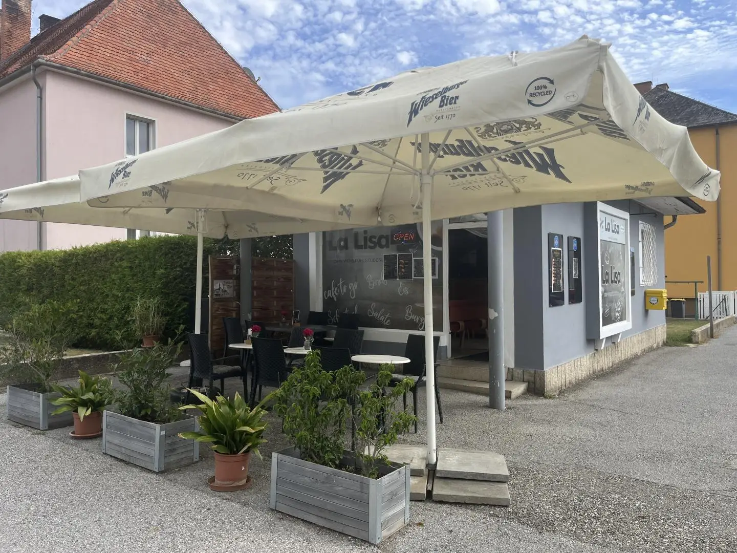 Gastrolokal neben Schulen