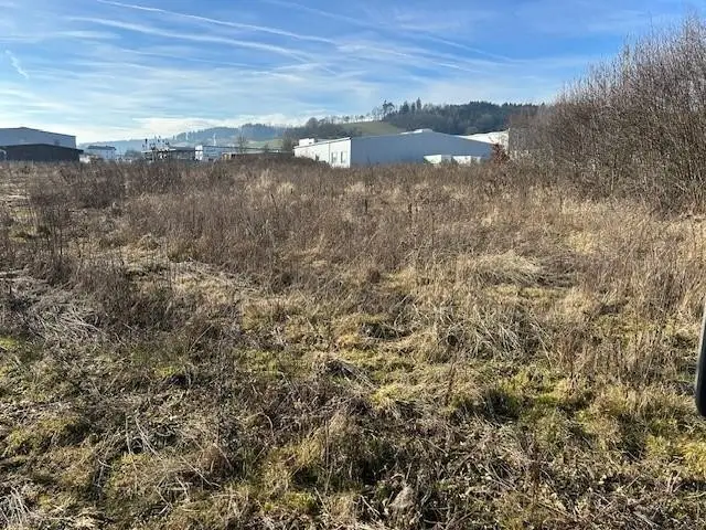 Level commercial plot with B zoning in industrial park investment apartment