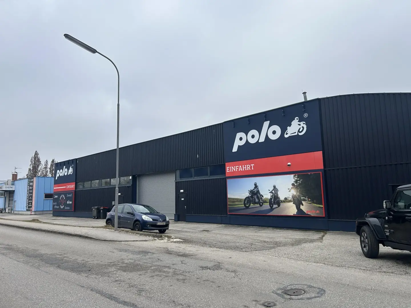 Visible modernised commercial space with loading access Apartment