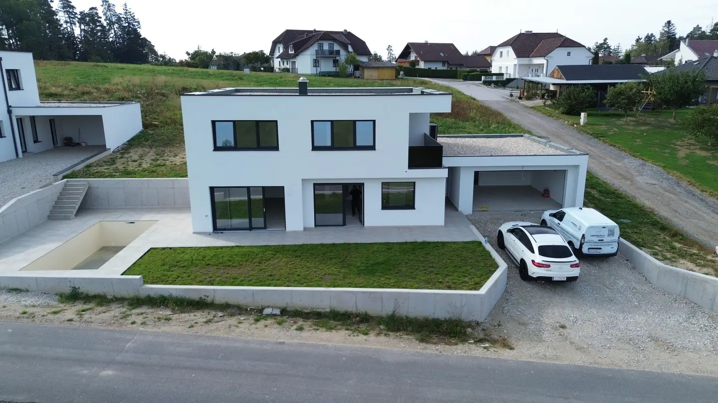 Familienwohnung mit beheizbarem Pool und großer Terrasse