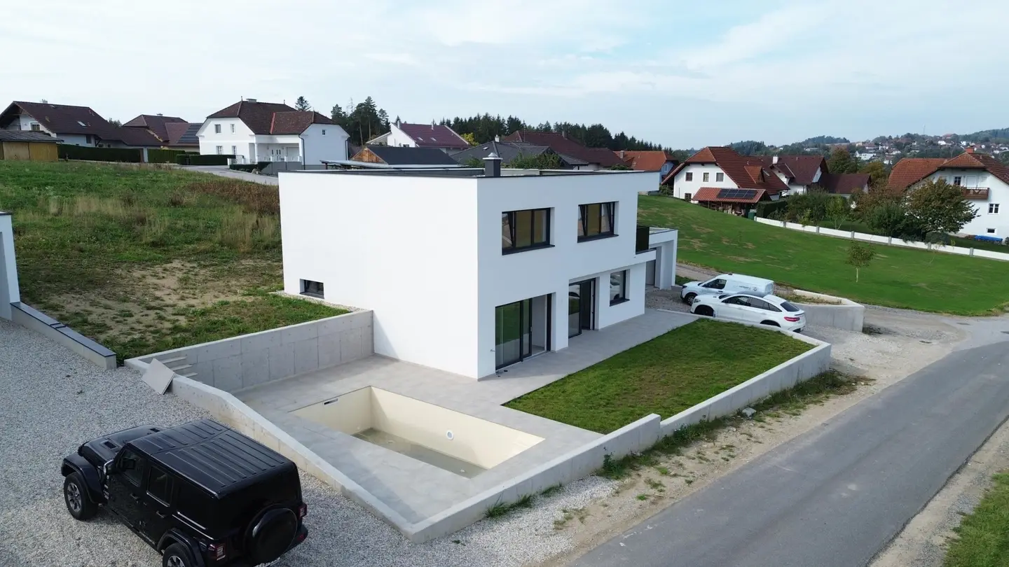 Familienwohnung mit beheizbarem Pool und großer Terrasse