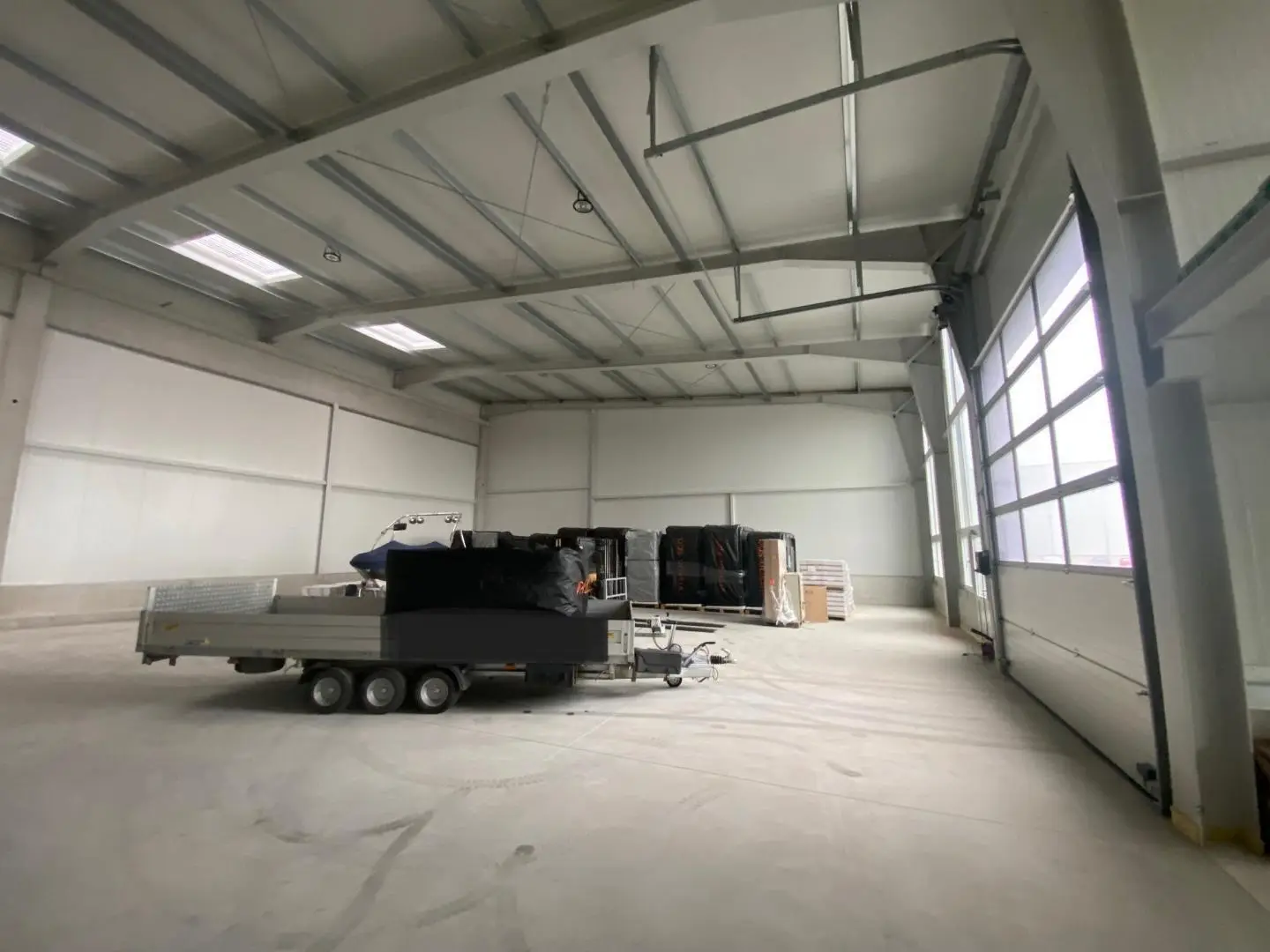 Heller Neubau mit hoher Raumhöhe und Lkw Zufahrt Loftwohnung
