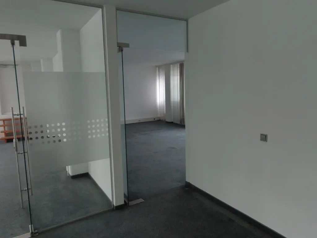 Loftwohnung mit großer Dachterrasse und Parkplätzen