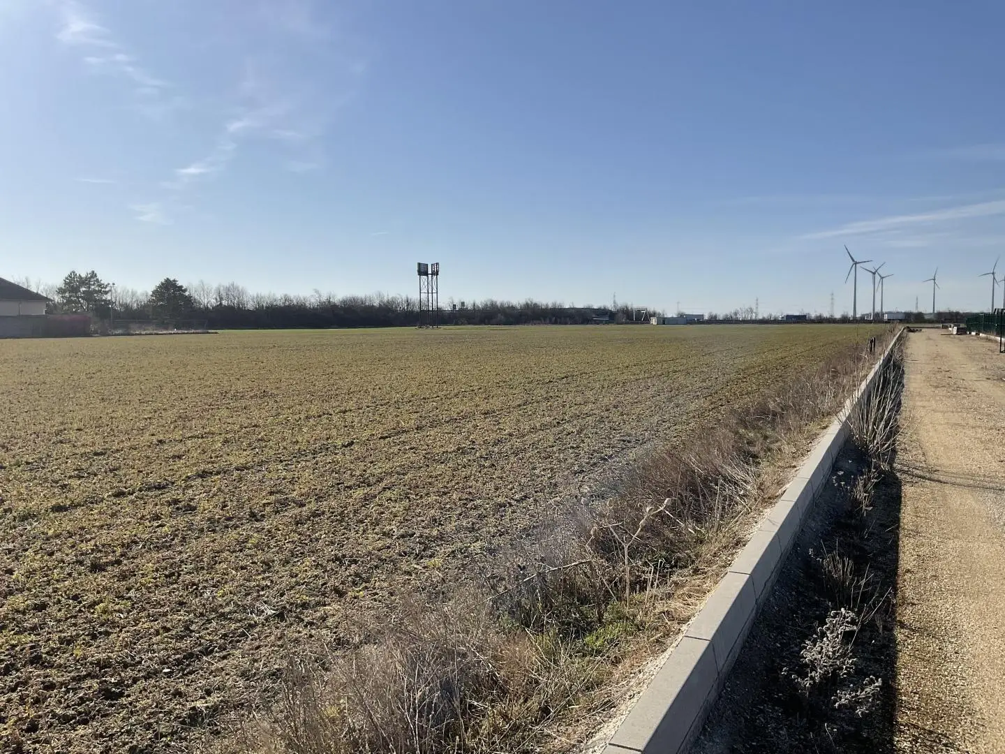 Commercial building land near border with utilities Apartment