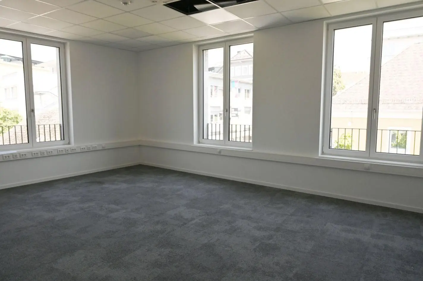 Versatile retail space in the ONE with parking options Wohnung