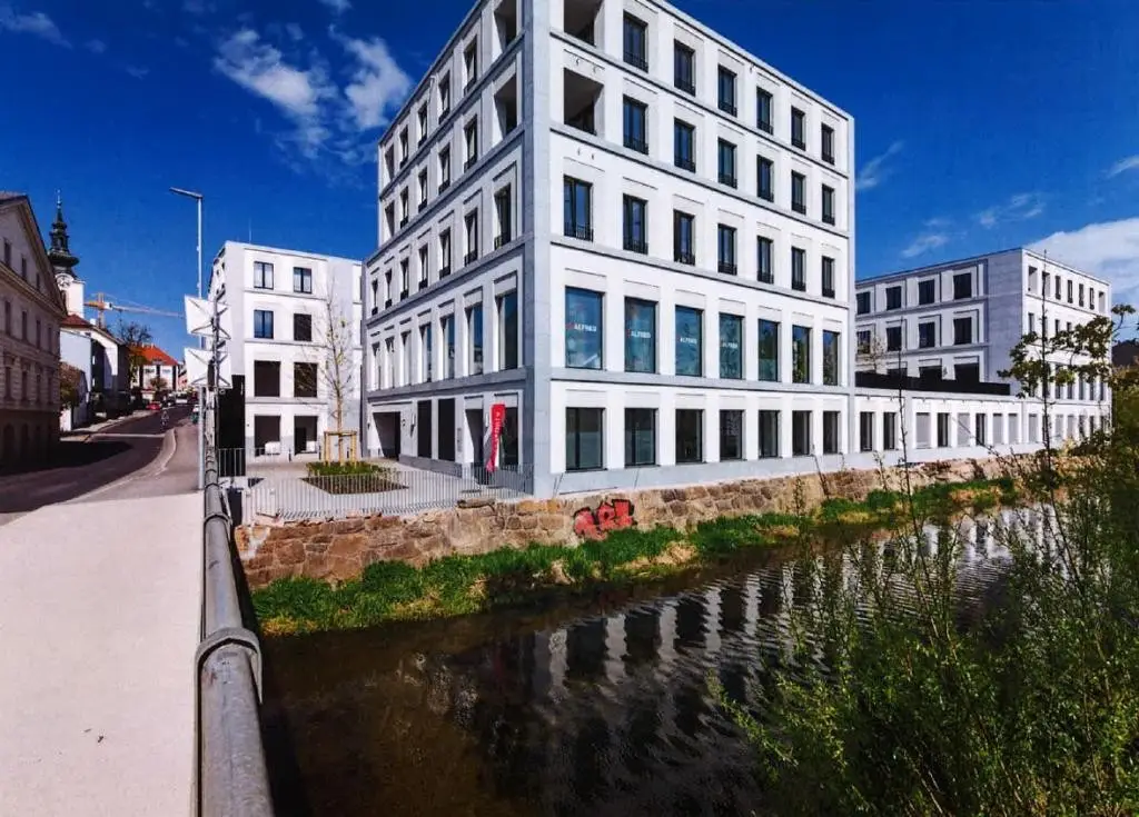 Versatile retail space in the ONE with parking options Wohnung