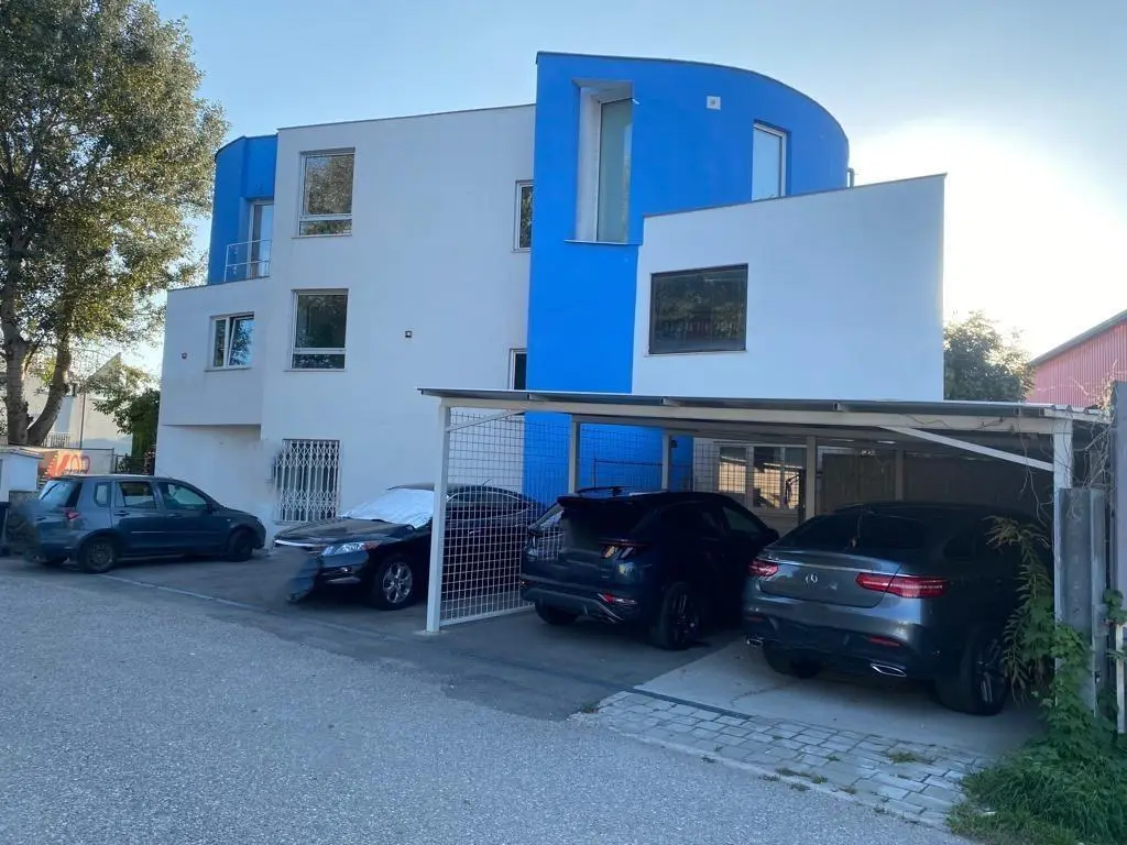 Investment apartment in commercial property with hall