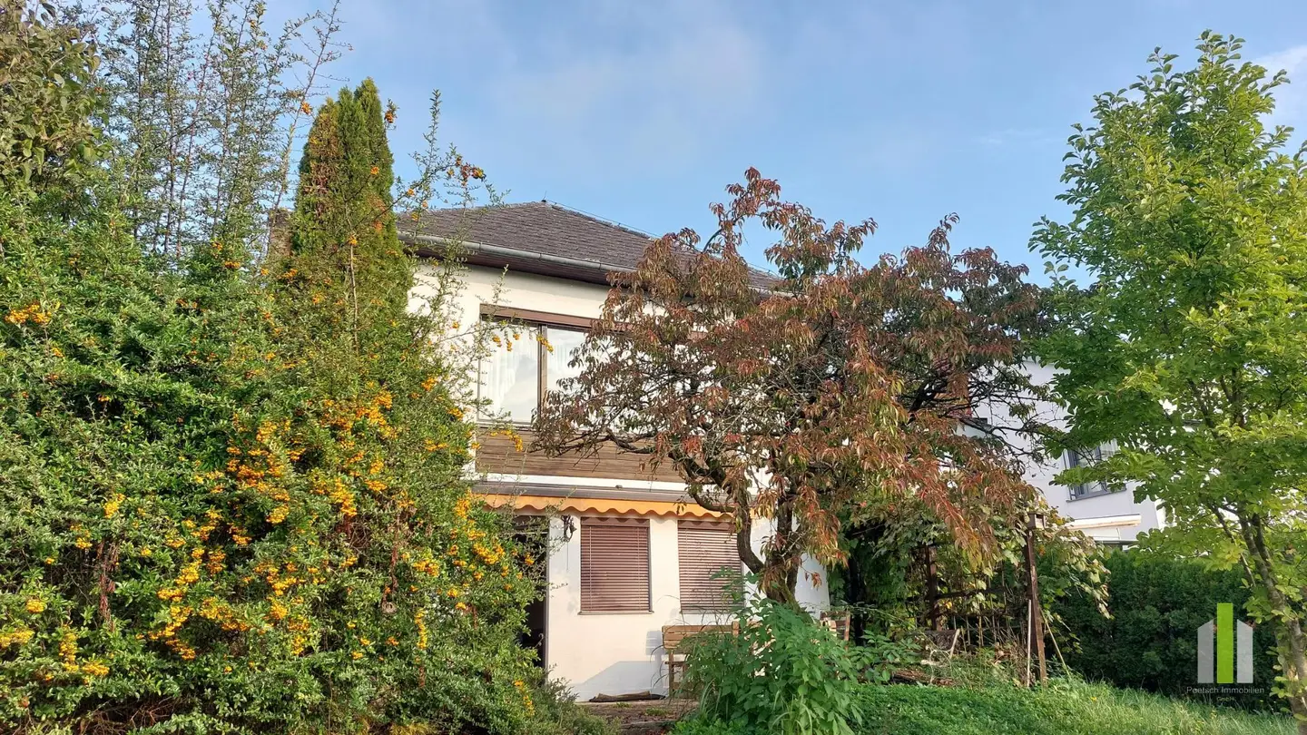 Familienwohnung in Hanglage mit Garten und Doppelgarage