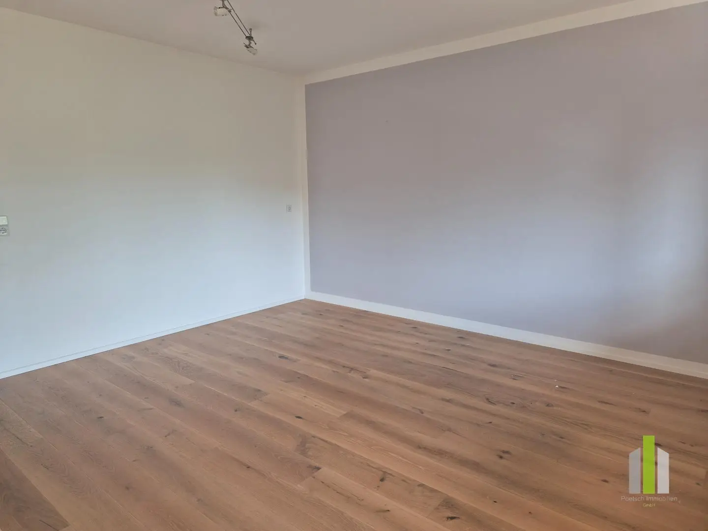 Light filled Wohnung with southwest loggia and garage