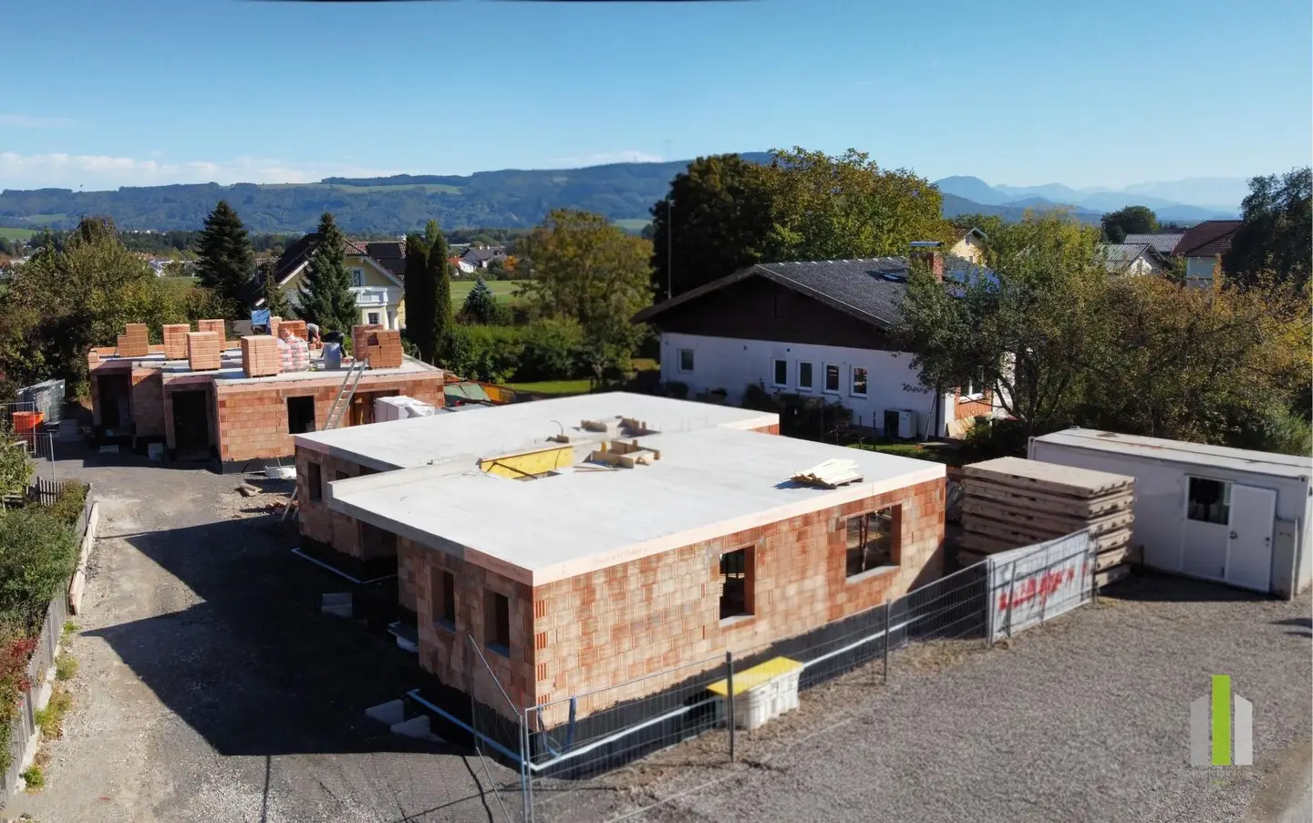 Sunny new build neubauwohnung with private garden and carport