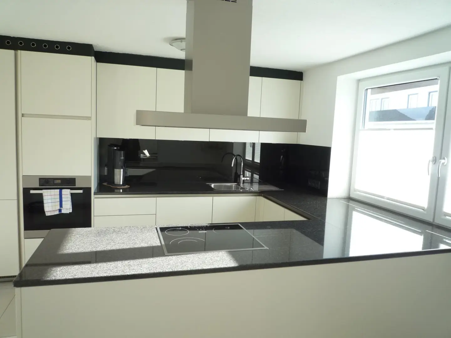 Versatile apartment with large workshop