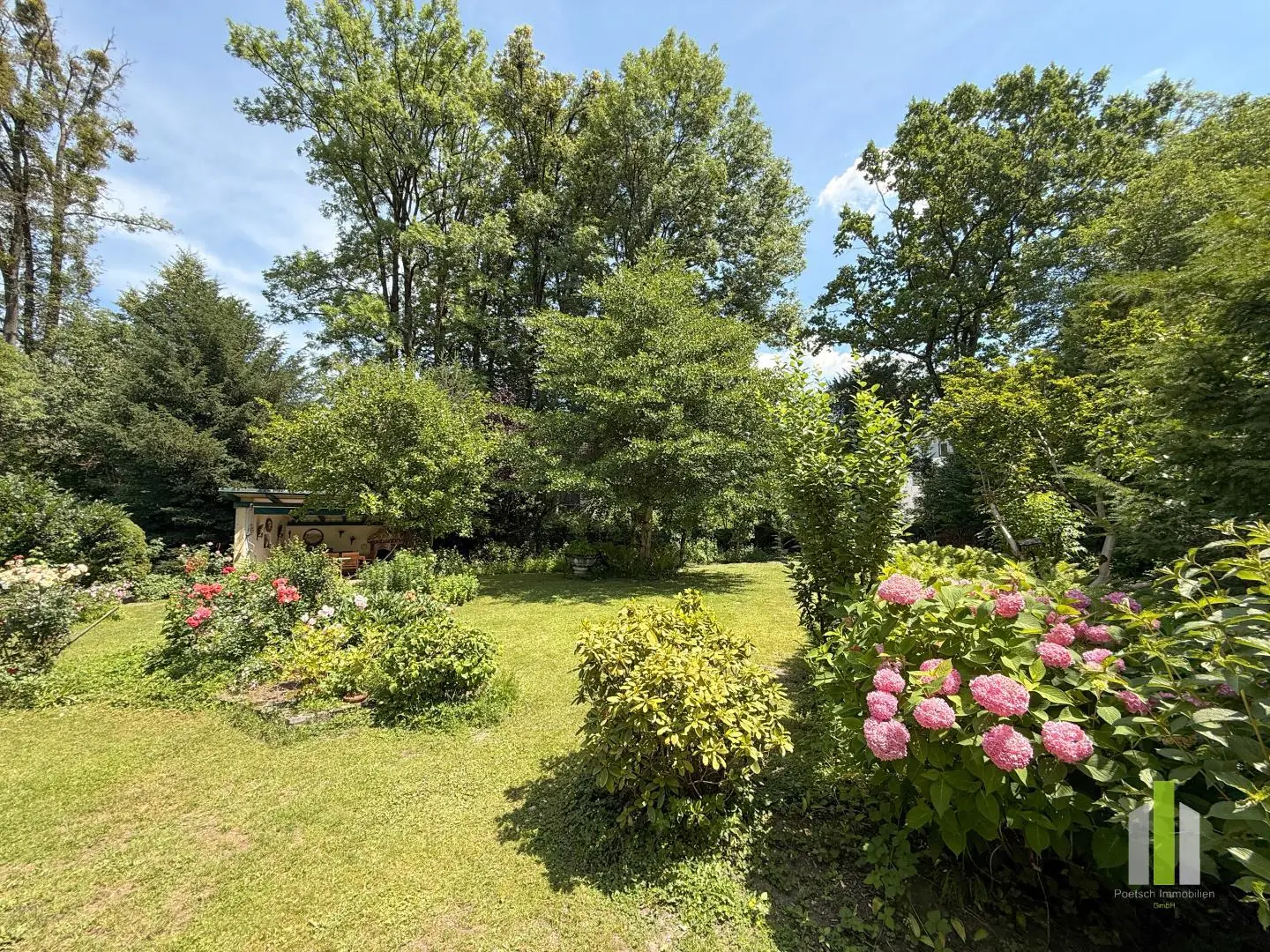City villa with large garden near old town Apartment