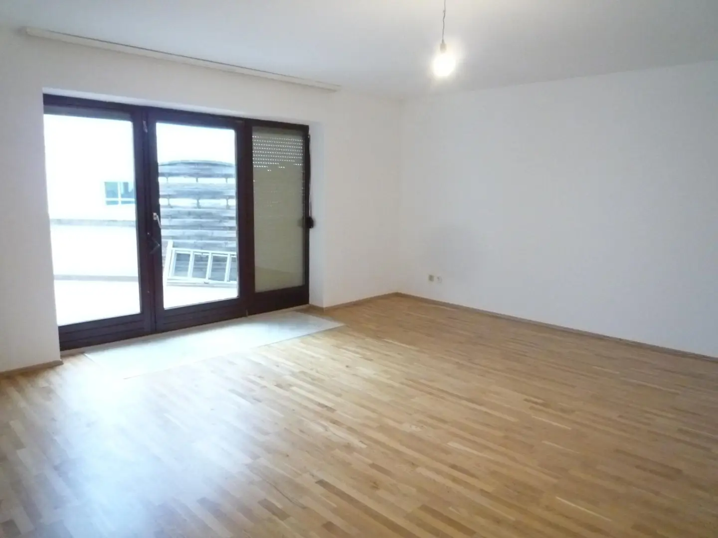 Bright apartment with large southwest terrace and garage