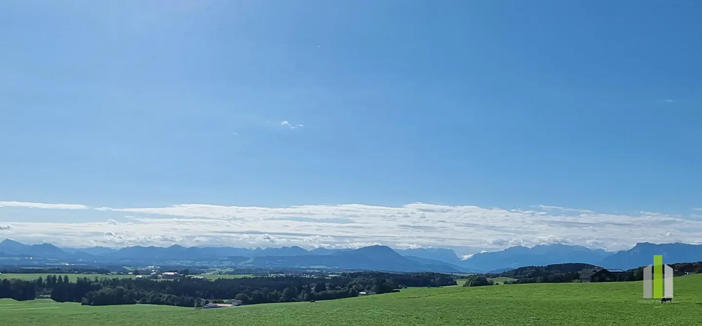 Helle Wohnung mit Panoramablick und Terrasse